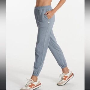 Vuori Boyfriend Jogger Size S in Flint Heather
